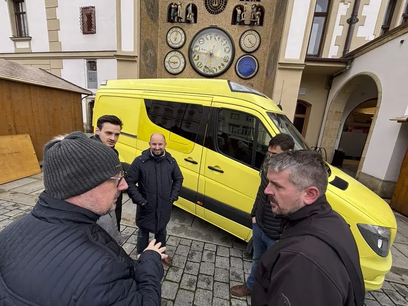 Olomoucký kraj věnoval na Ukrajinu další sanitku, náročnou administrativu zajistilo město Olomouc
