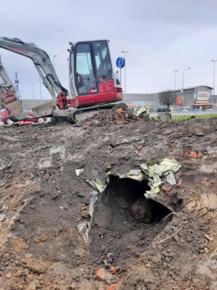 V Přerově dělníci objevili zakopané letadlo. Podle historika sloužilo zřejmě jako bunkr