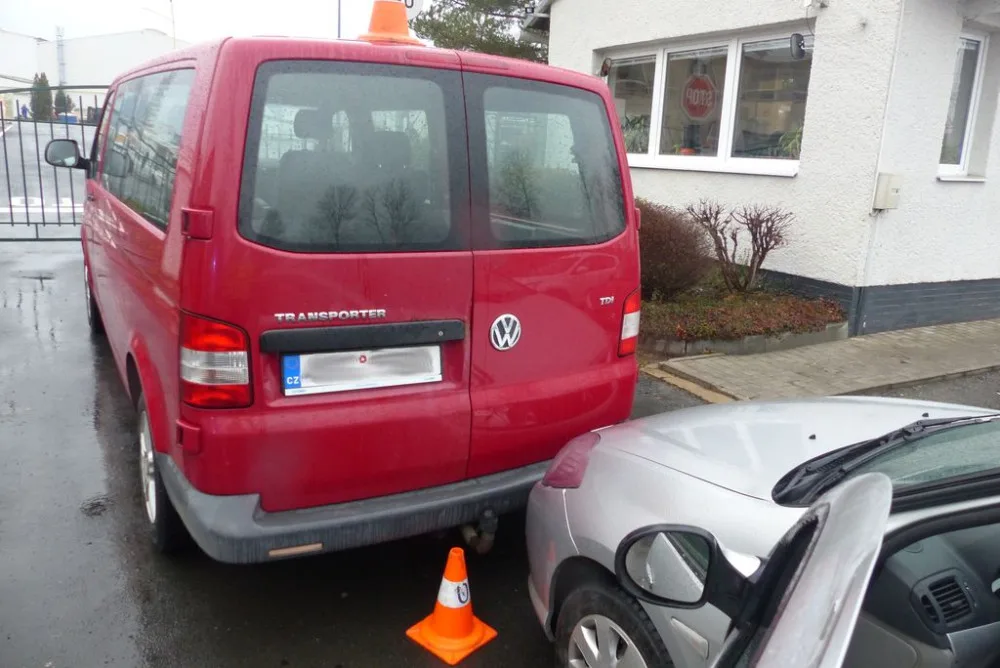 Řidič s téměř třemi promile boural ve Zlatých Horách. Další den sedl za volant opět notně opilý