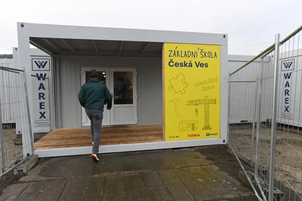 Vyplavená České Ves dnes otevřela provizorní školu z kontejnerových modulů. Bude sloužit dvacet měsíců