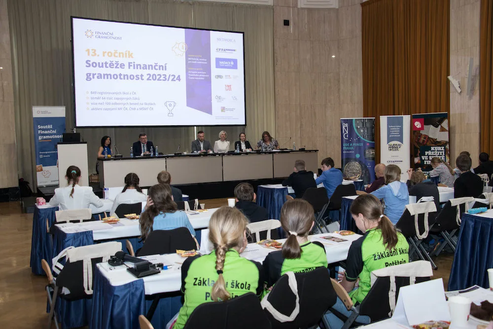 Přes 1000 škol z celého Česka se zapojuje do Soutěže Finanční gramotnost. Chtějí vychovat finančně zodpovědné žáky