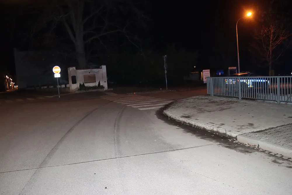 Policie hledá svědky noční nehody v Litovli. Neznámý řidič od poškozeného vozu Audi utekl