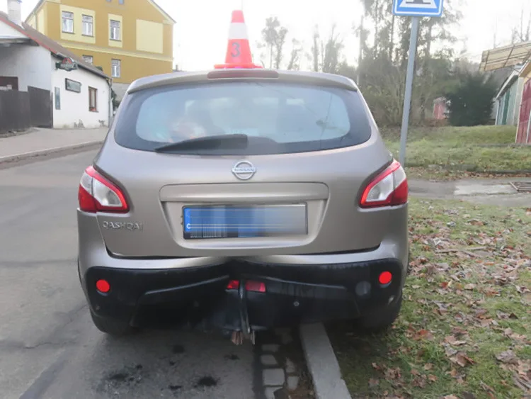 Devatenáctiletý řidič v Hranicích srazil seniora, neviděl ho přes námrazu na čelním skle