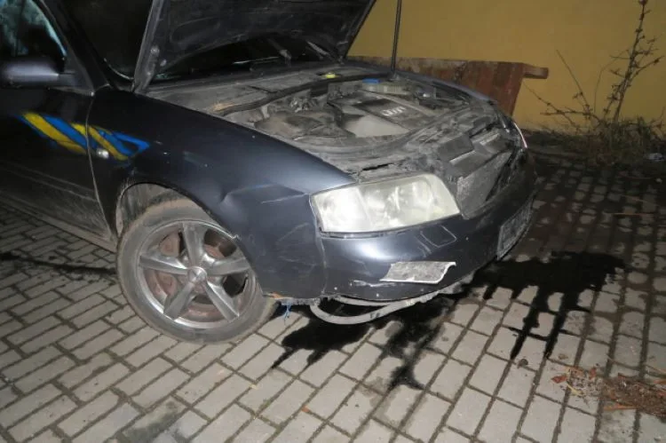 Opilý řidič pod vlivem marihuany za sebou v Doloplazech nechal spoušť. Neměl řidičák, techničák ani SPZ