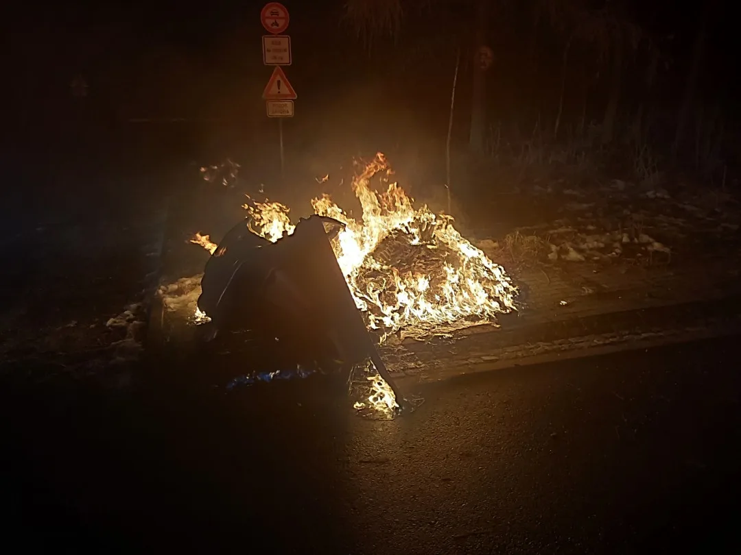 Hasiči na Silvestra v kraji likvidovali zatím jen několik malých požárů kontejnerů a zábavní pyrotechniky