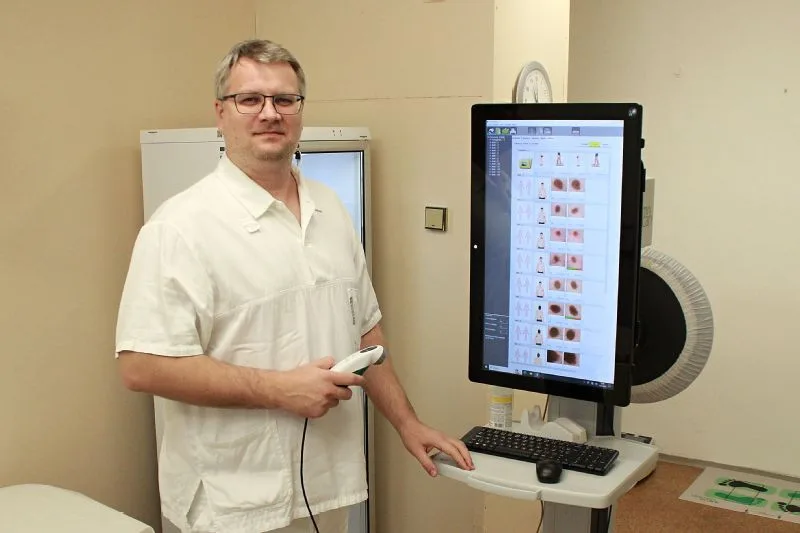 Kožní lékaři v Přerově už rok využívají dermatoskop. Každý den vyšetří přes čtyřicet pacientů