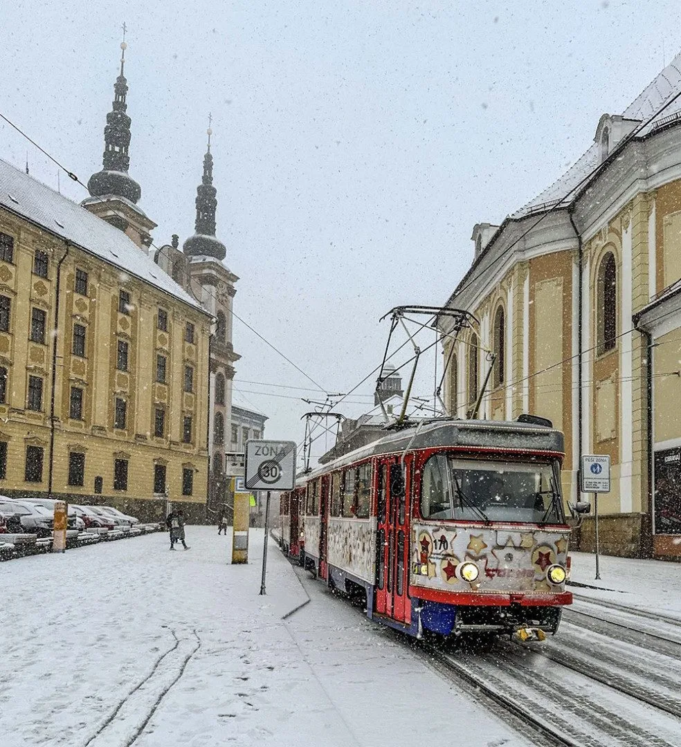 Vánoční soupravy z Olomouce opět zazářily v oblíbené anketě o nejhezčí vánoční tramvaj. Získaly bronz