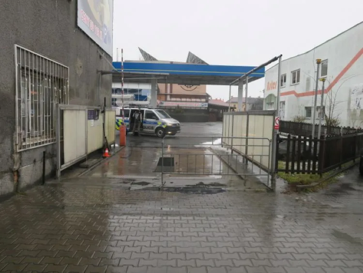 Cyklista na dámském kole bez brzd poničil v Přerově myčku aut. Byl opilý a měl v sobě pervitin
