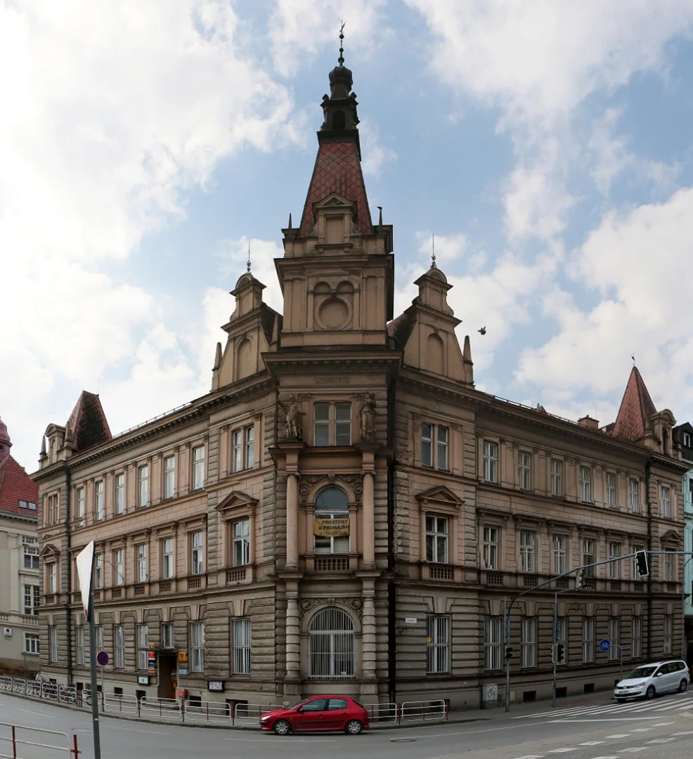 Budova České pošty na Poděbradově náměstí v Prostějově