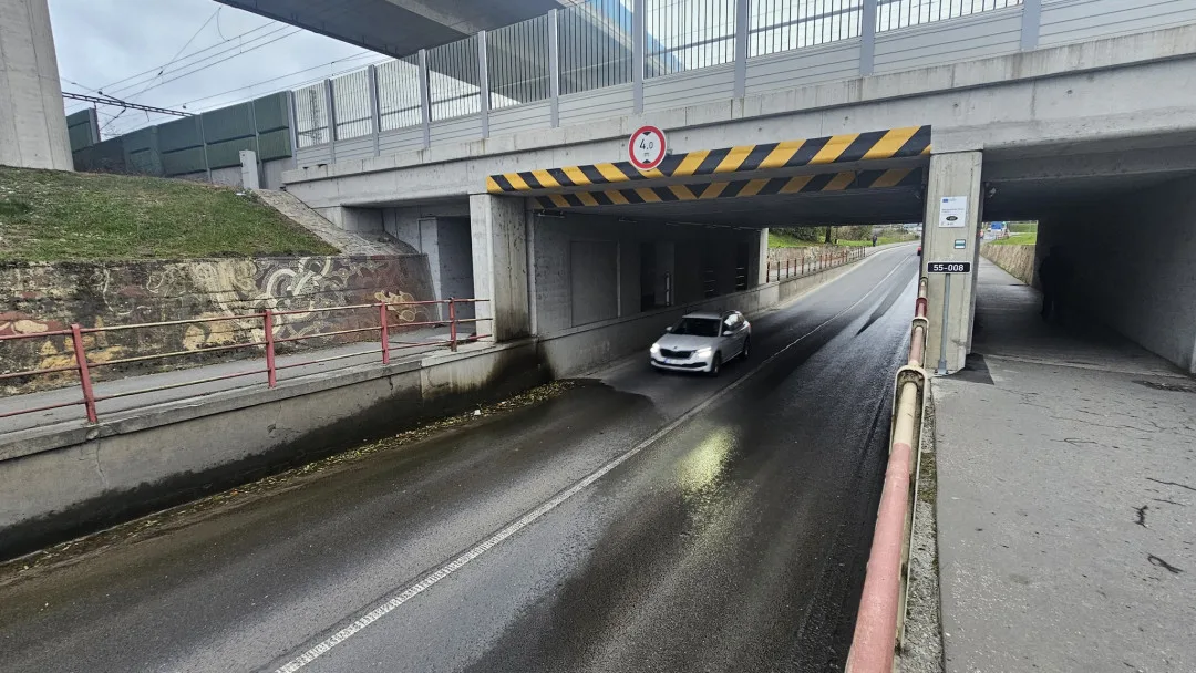Vodu z podjezdu v Předmostí odvede kilometr dlouhé podzemní potrubí. Stavět se začne po dokončení D1