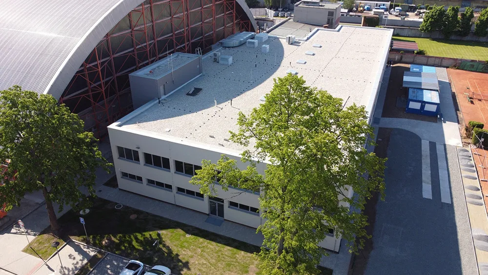 Budova šaten pro mládež u prostějovského zimního stadionu, jejíž součástí bude i rekondiční centrum