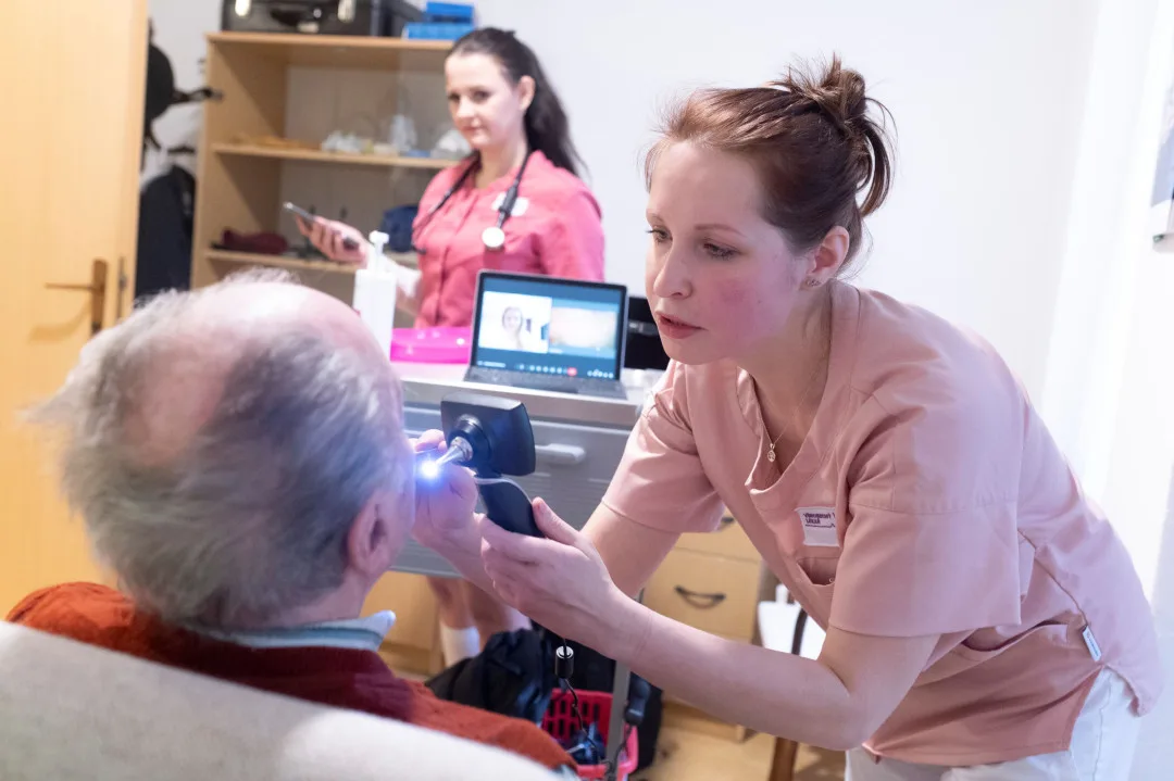 Šumperk, Prostějov, Tovačov, Hrubá Voda. Telemedicína si razí cestu moravskými domovy pro seniory