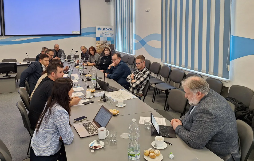 Obce proti stavbě obřího odpočívadla pro kamiony mezi Litovlí a Mohelnicí. Bude jednání s ministrem dopravy