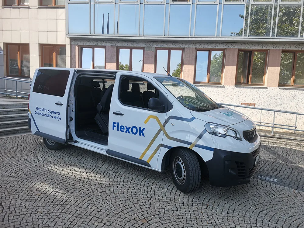Mikrobus na zavolanou zaujal studenty, po otestování už nejezdí. Olomoucký kraj čeká na změnu zákona