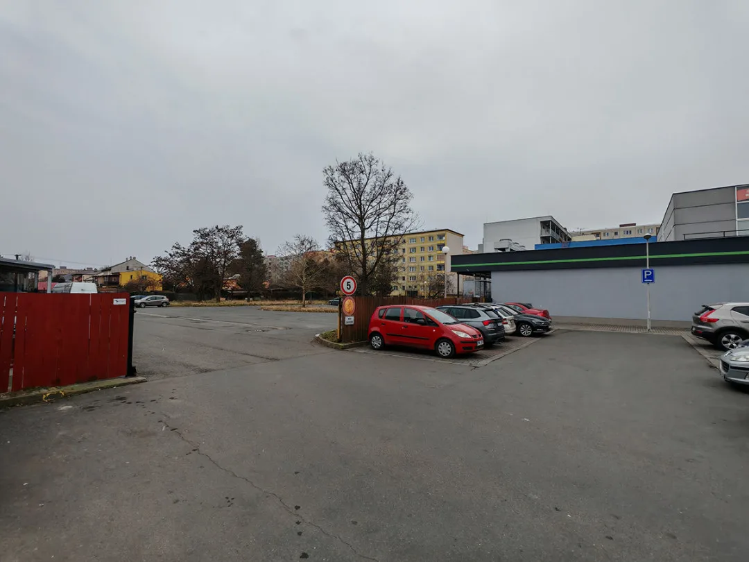 Olomoucký magistrát prověřoval možnost využití plochy na Zikově ulici pro odstavování dodávek, parkoviště zde ale být nemůže