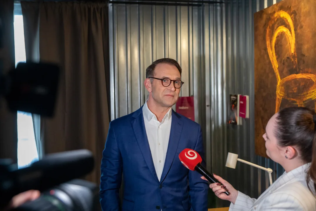 FOTO: Filmaři v Olomouci vytvořili fiktivní restauraci. V nové komedii uvaří Hřebíčková či Kotek