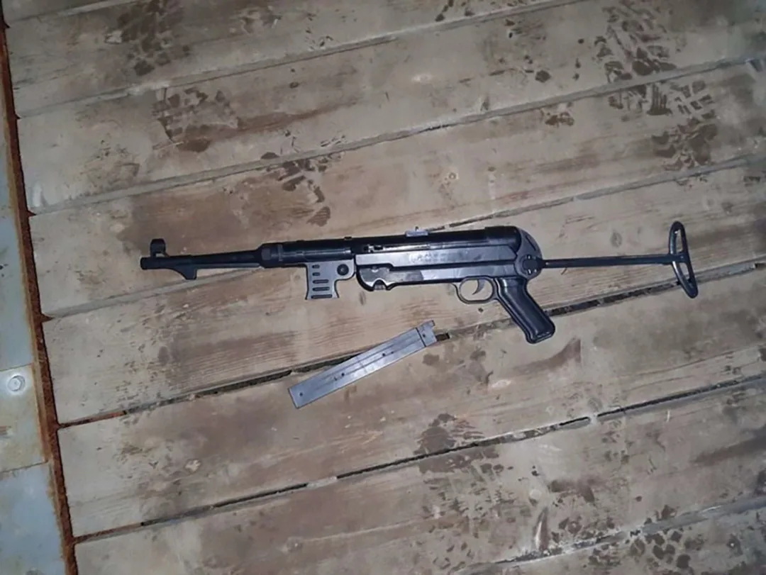 U mladistvého chlapce zajistili policisté airsoftovou atrapu německého samopalu ze 2. světové války