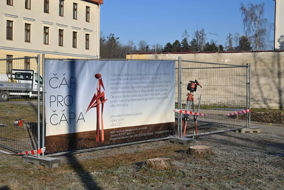 FOTOGALERIE: Čáp pro čápa. Stavba unikátní kovové skulptury v Hranicích sochaře Jana Dostála právě začala