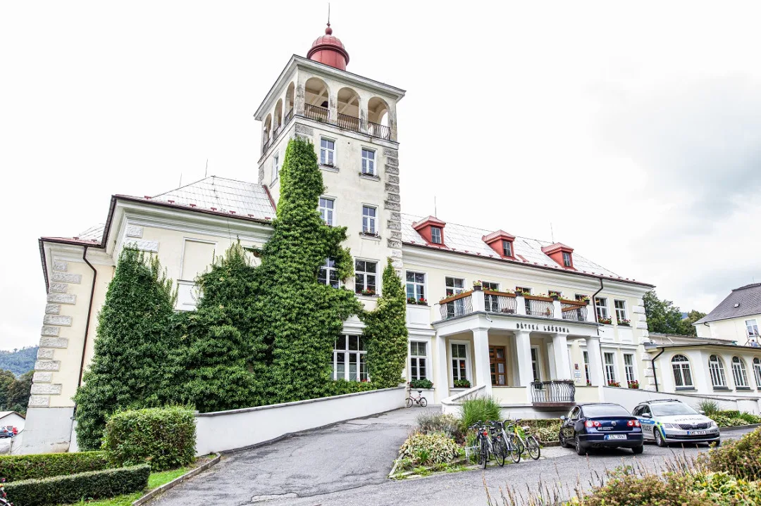 Hledáte zajímavou práci a zároveň bydlení?