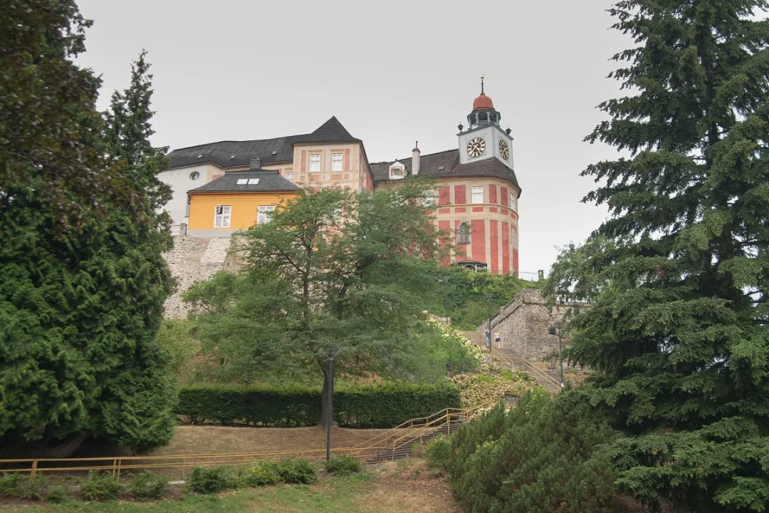 Hledáte zajímavou práci a zároveň bydlení?