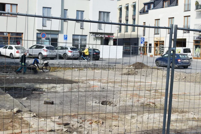 Kamenné studny, starobylá retenční nádrž, řada artefaktů. Průzkum odkrývá základy ghetta v Prostějově