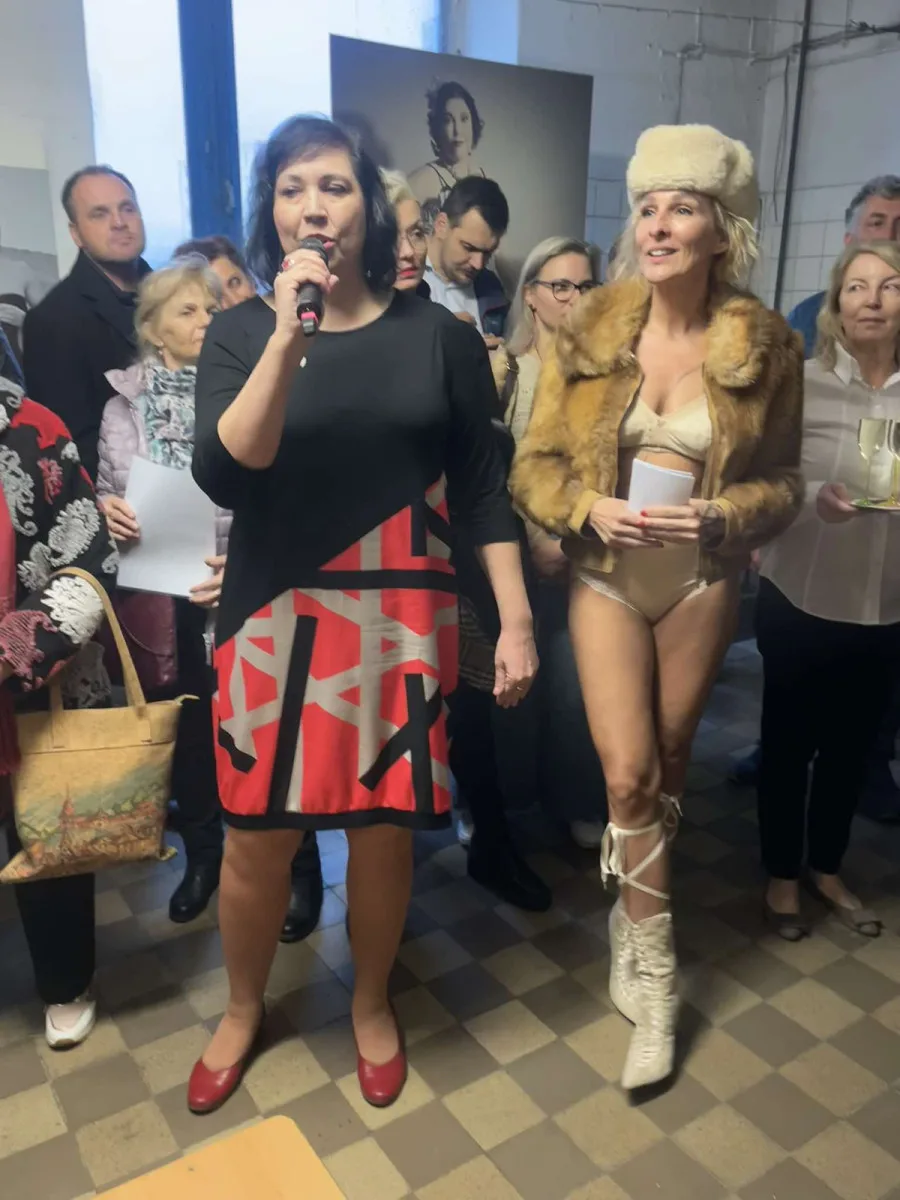 Krása žen vynikla v netradiční galerii. Speciální výstavu fotografií hostí bývalá továrna v Přerově