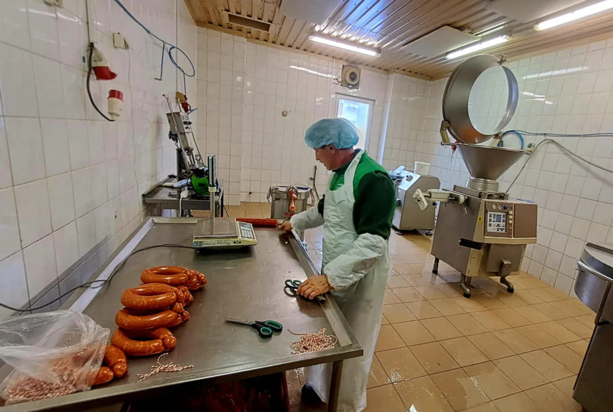 Stroje, suroviny, hotové výrobky, vše vzala voda. Firmu z České Vsi přesto ukrajinští manželé postupně obnovují