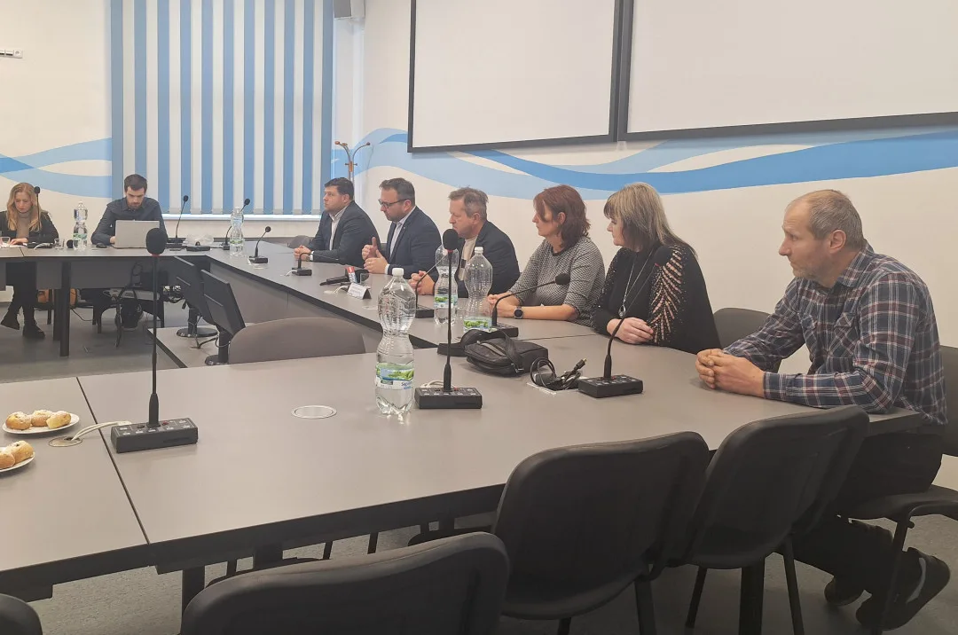 Odpor proti obřím odpočívadlům na D35 u Litovle a Mohelnice se vyplatil. Silničáři začali hledat nová místa