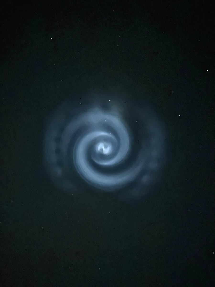 Tajemná spirála na nebi fascinovala. Nešlo o UFO, ale o přebytečné palivo rakety Falcon 9, vypuštěné na Floridě