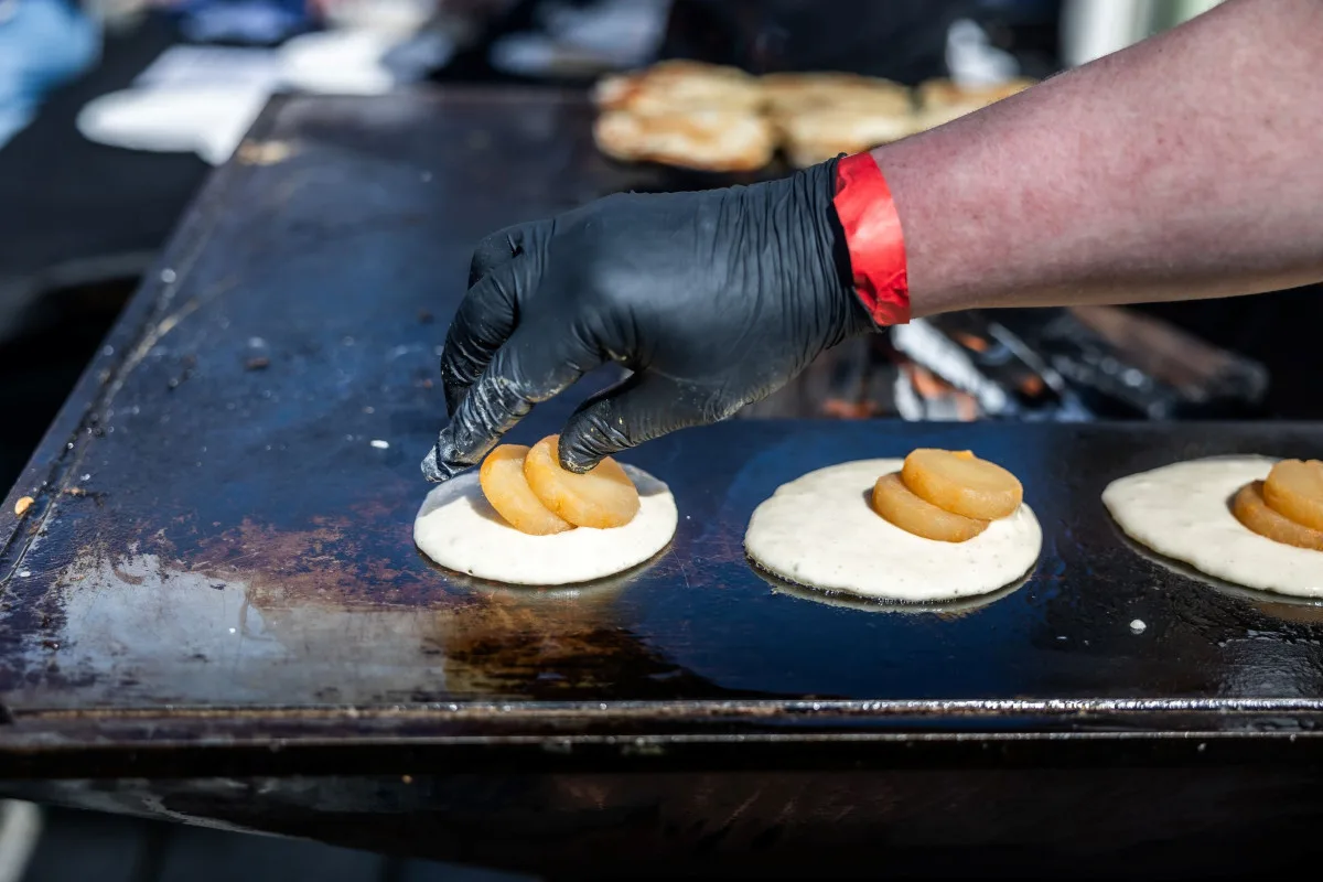 TIP NA VÍKEND: Olomouc o víkendu už poosmé ovládne tvarůžkový festival. Chybět nebudou ani zákusky