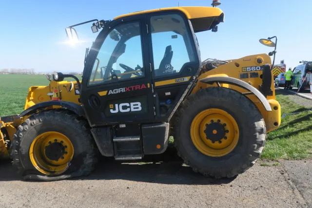 Motorkář předjížděl na Prostějovsku traktor, který začal odbočovat. Těžce zraněného ho vrtulník přepravil do nemocnice