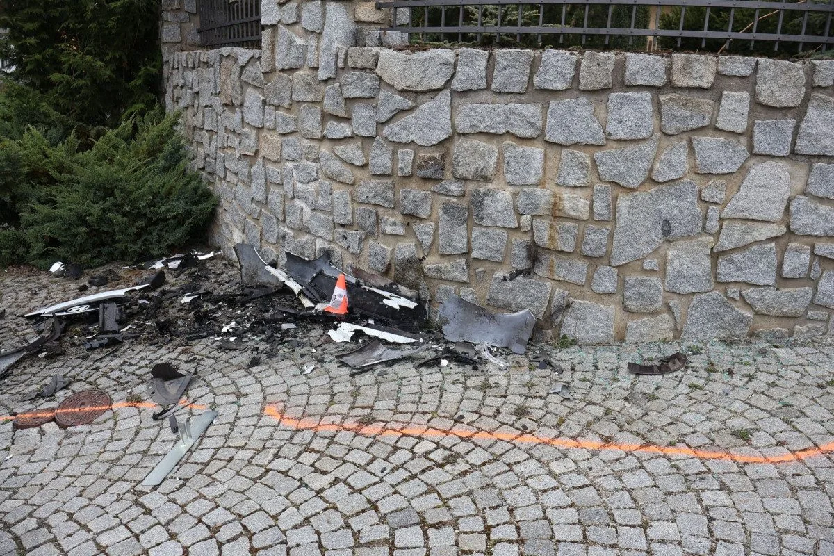 Tragická nehoda v Bohuňovicích. Devětačtyřicetiletý řidič zemřel poté, co s autem vyjel mimo silnici a narazil do zdi