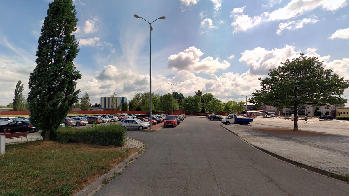 Parkoviště u hřbitova v olomoucké části Neředín