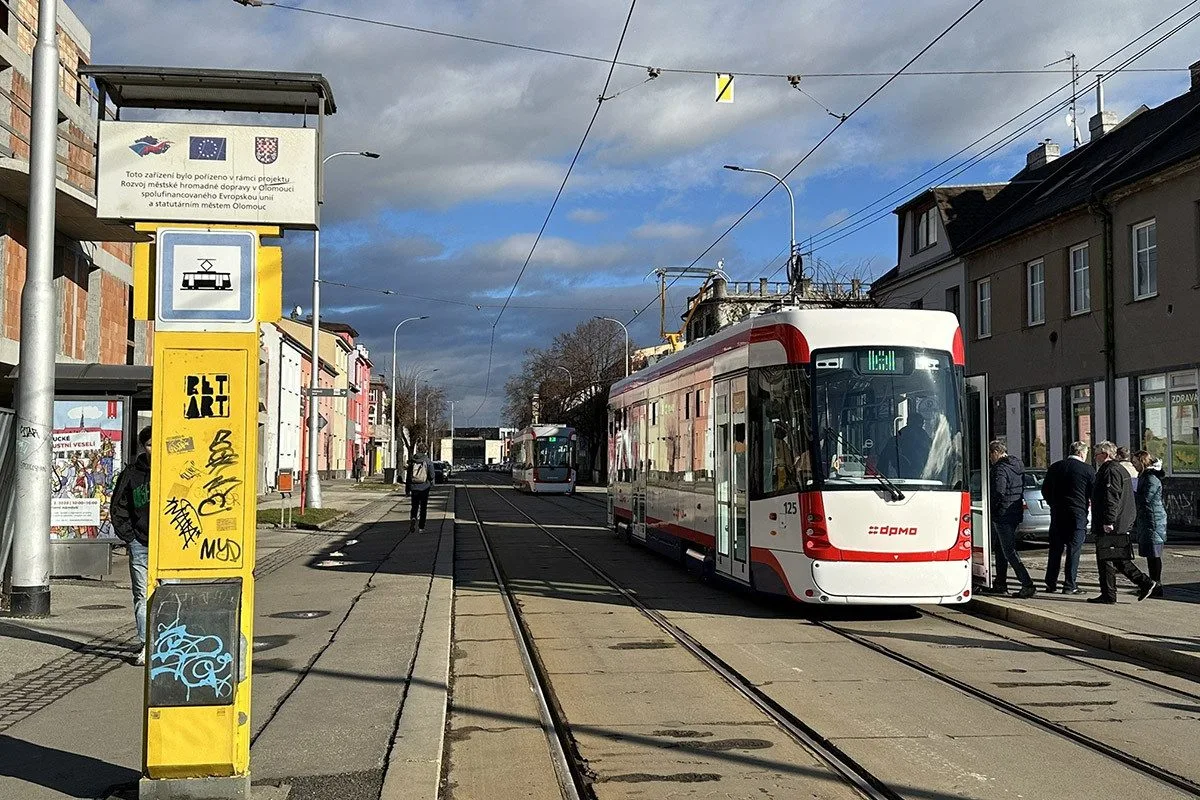 Tramvajová zastávka u autobusového nádraží v Olomouci - ilustrační foto