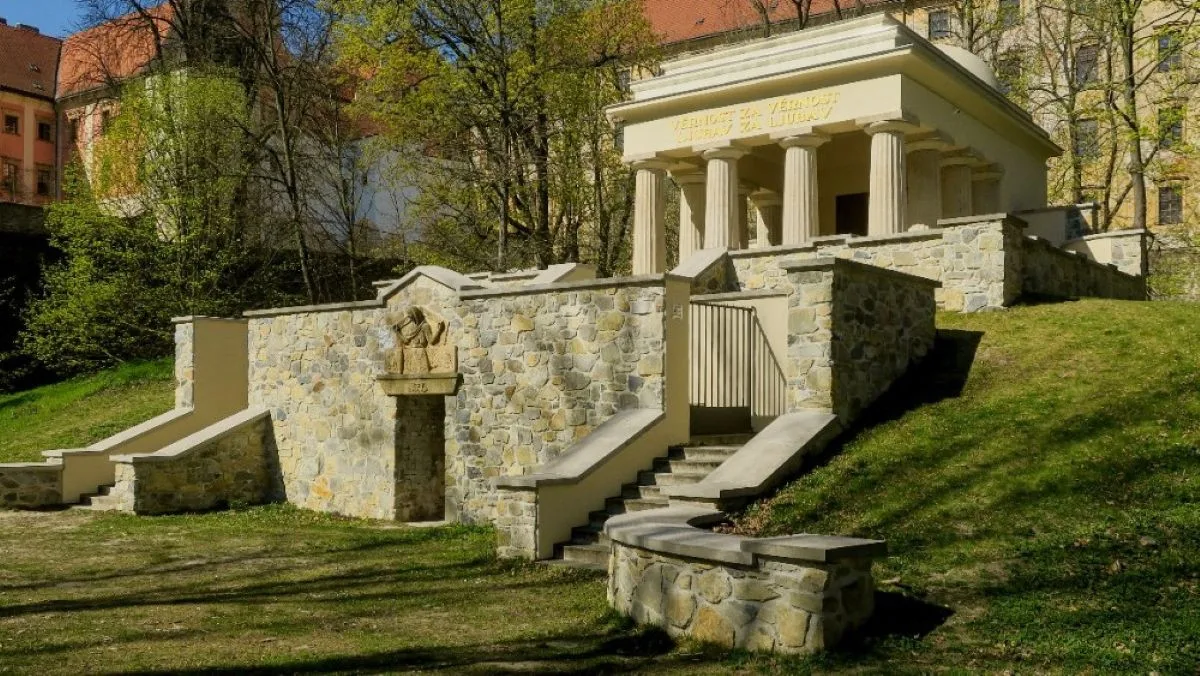 Mauzoleum_jugoslavskych_vojinu_Olomouc_2020