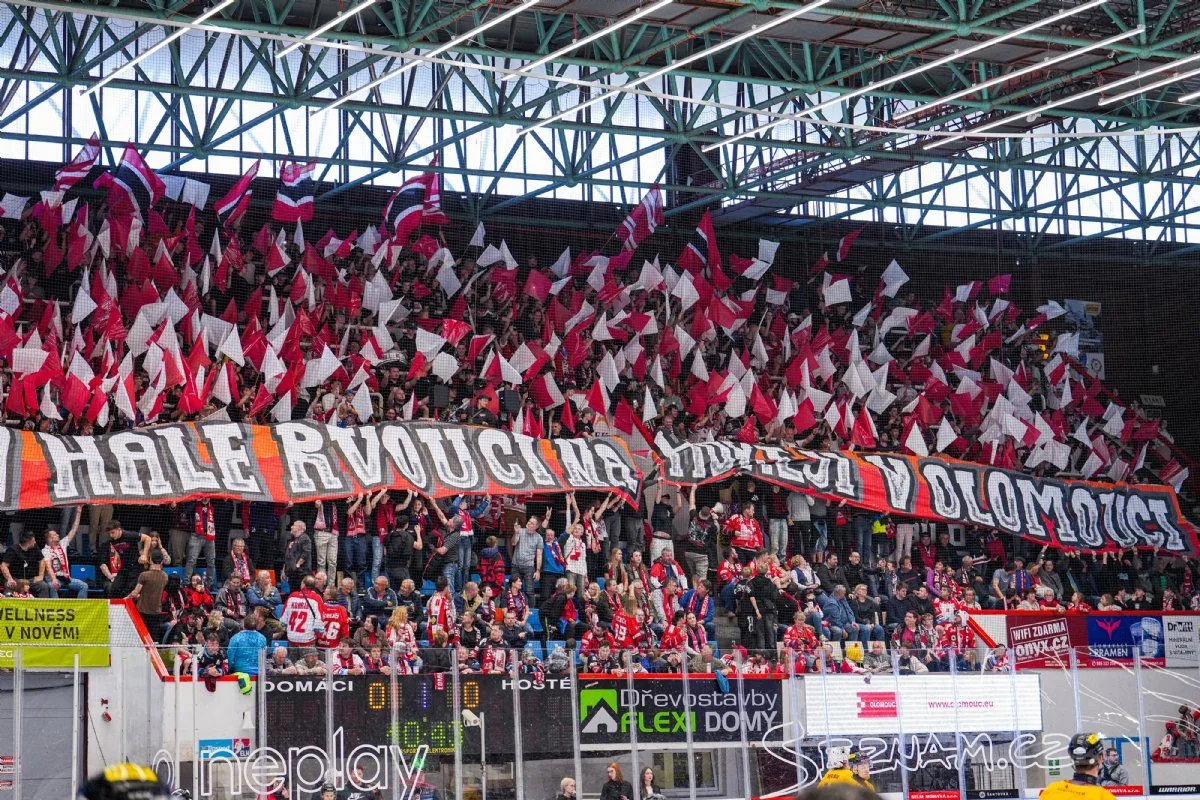 Choreo fanoušků Olomouce při prvním utkání baráže s Jihlavou