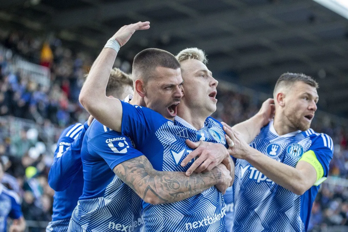 Fotbalisté Sigmy Jan Kliment, Filip Zorvan a Radim Breite slaví gól - ilustrační foto
