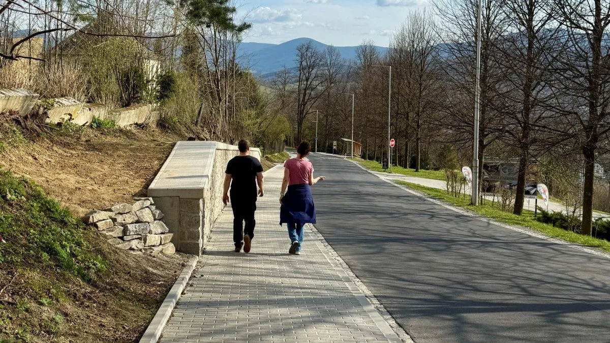 Do lázní v Jeseníku bezpečně. Město dokončilo nových moderní chodník