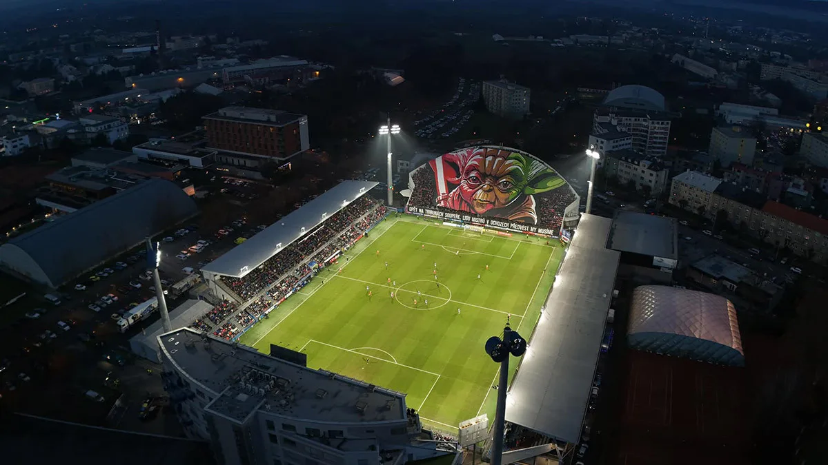 Andrův stadion v Olomouci při poslední prosincovém utkání proti Slavii Praha, na tribuně sever choreo fanoušků Slavie