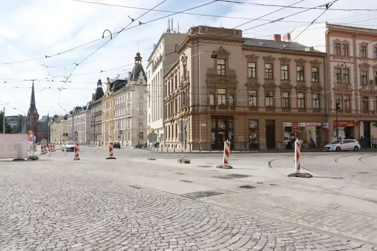Křižovatka na Náměstí Hrdinů v Olomouci - ilustrační foto