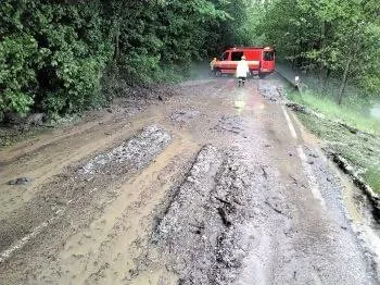 Silné bouřky na Přerovsku. V několika obcích zasahují hasiči