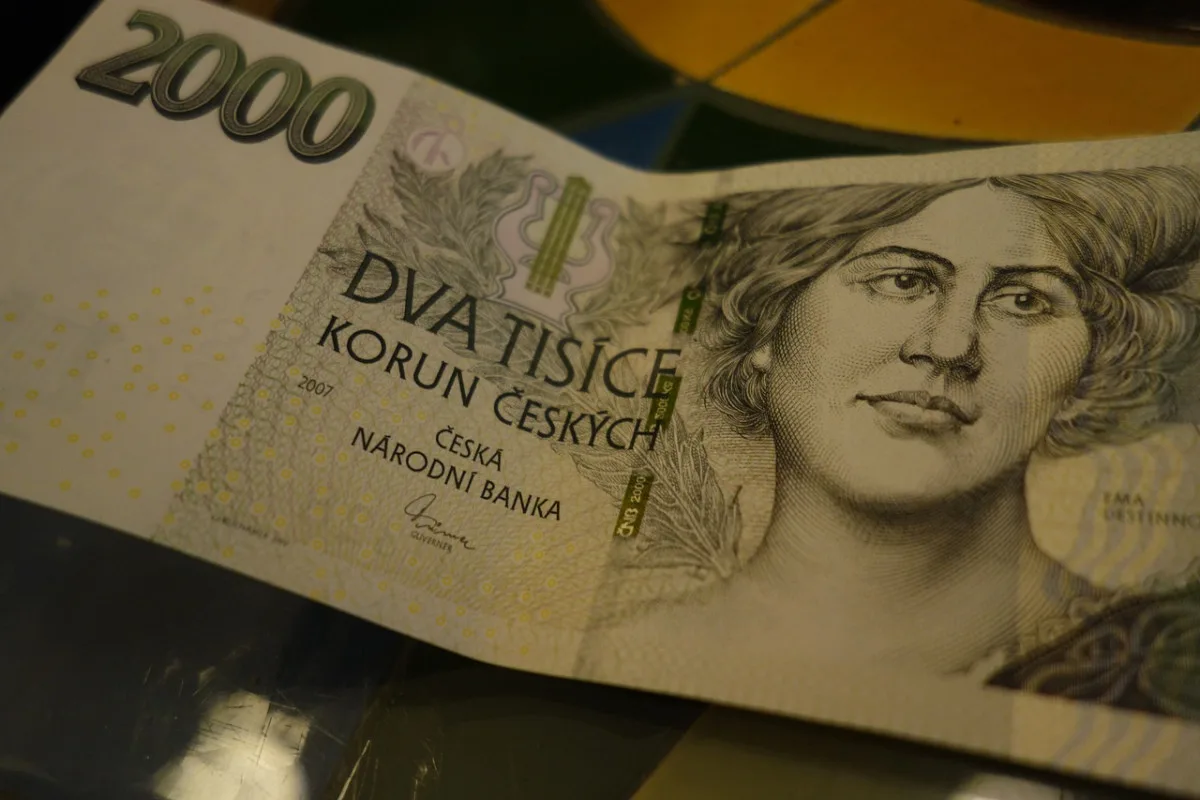 Falešný policista a bankéř. Žena ze Šumperska naletěla podvodníkovi