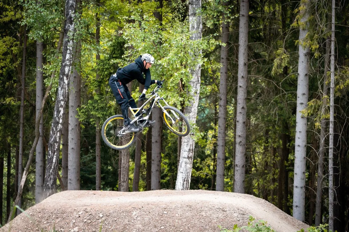 Zážitky pro začátečníky i zkušené jezdce. U Zábřehu ožily nové terénní stezky pro cyklisty