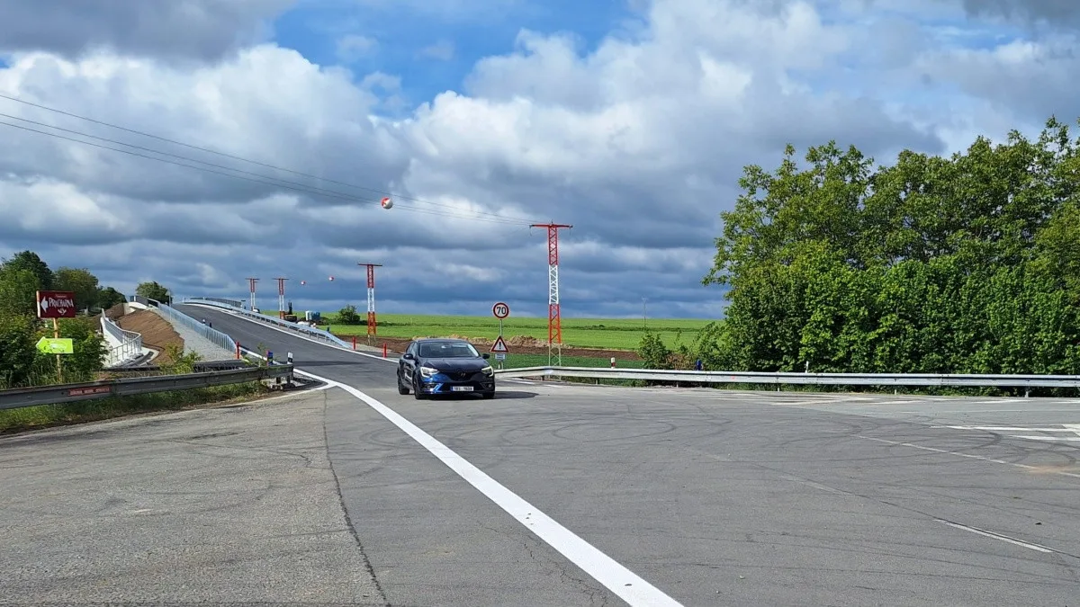 Silnice k Topolanům se otevírá. U Olomouce je hotový most nad budoucí dálnicí