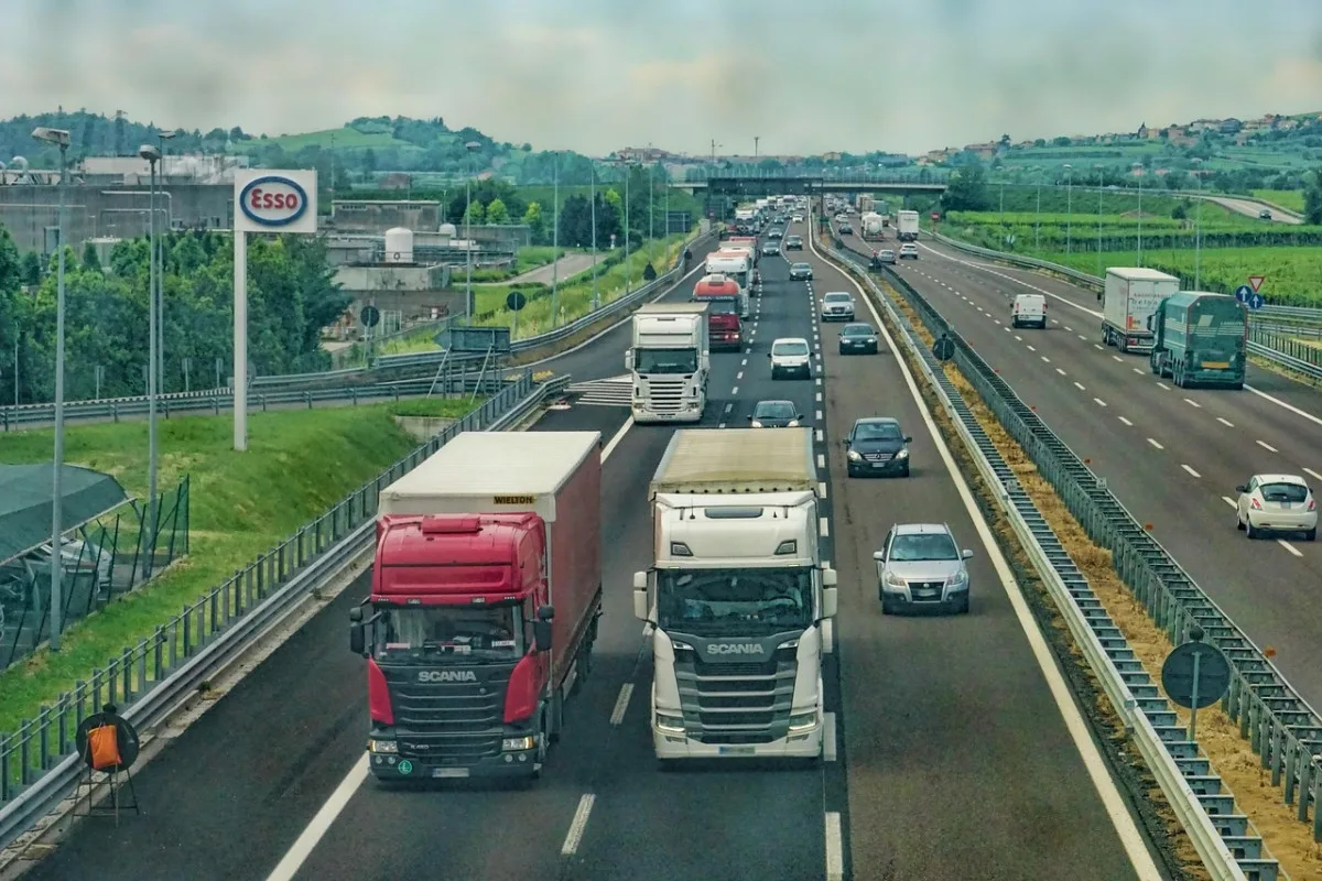 Dálniční známka skoro za 40 tisíc. Žena z Jesenicka naletěla falešným prodejcům