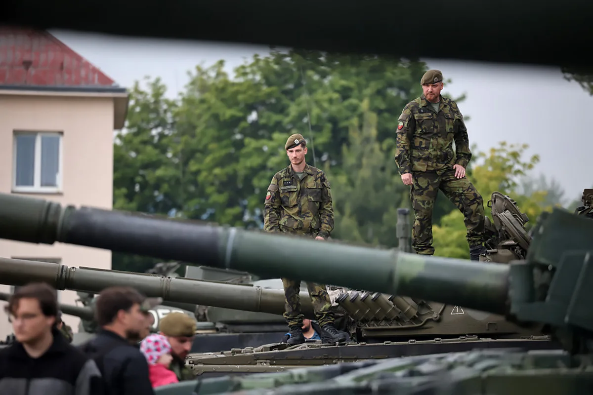 Tankový prapor Přáslavice slaví 30 let. Výročí připomíná i akční a dojemný klip