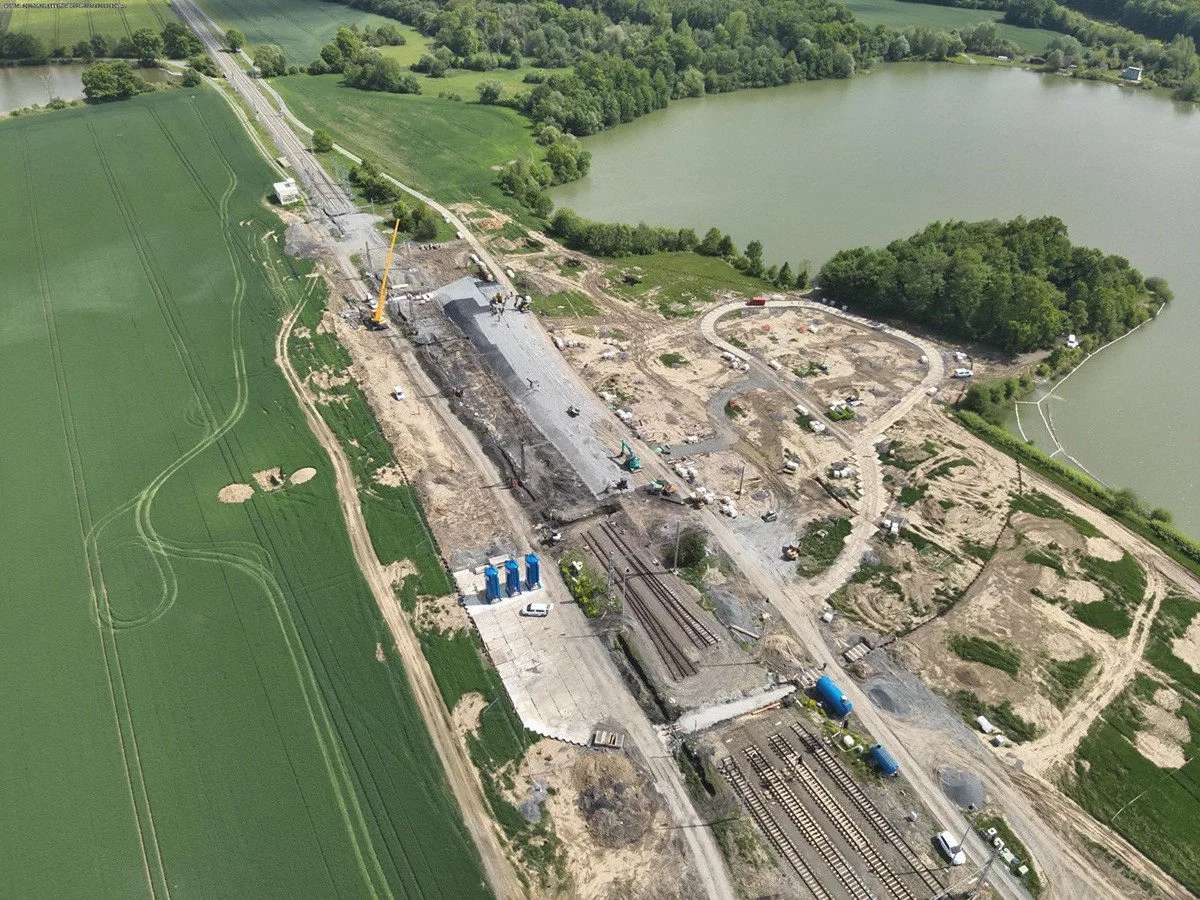 Obnova železnice v místě havárie cisteren s benzenem u Hustopečí nad Bečvou