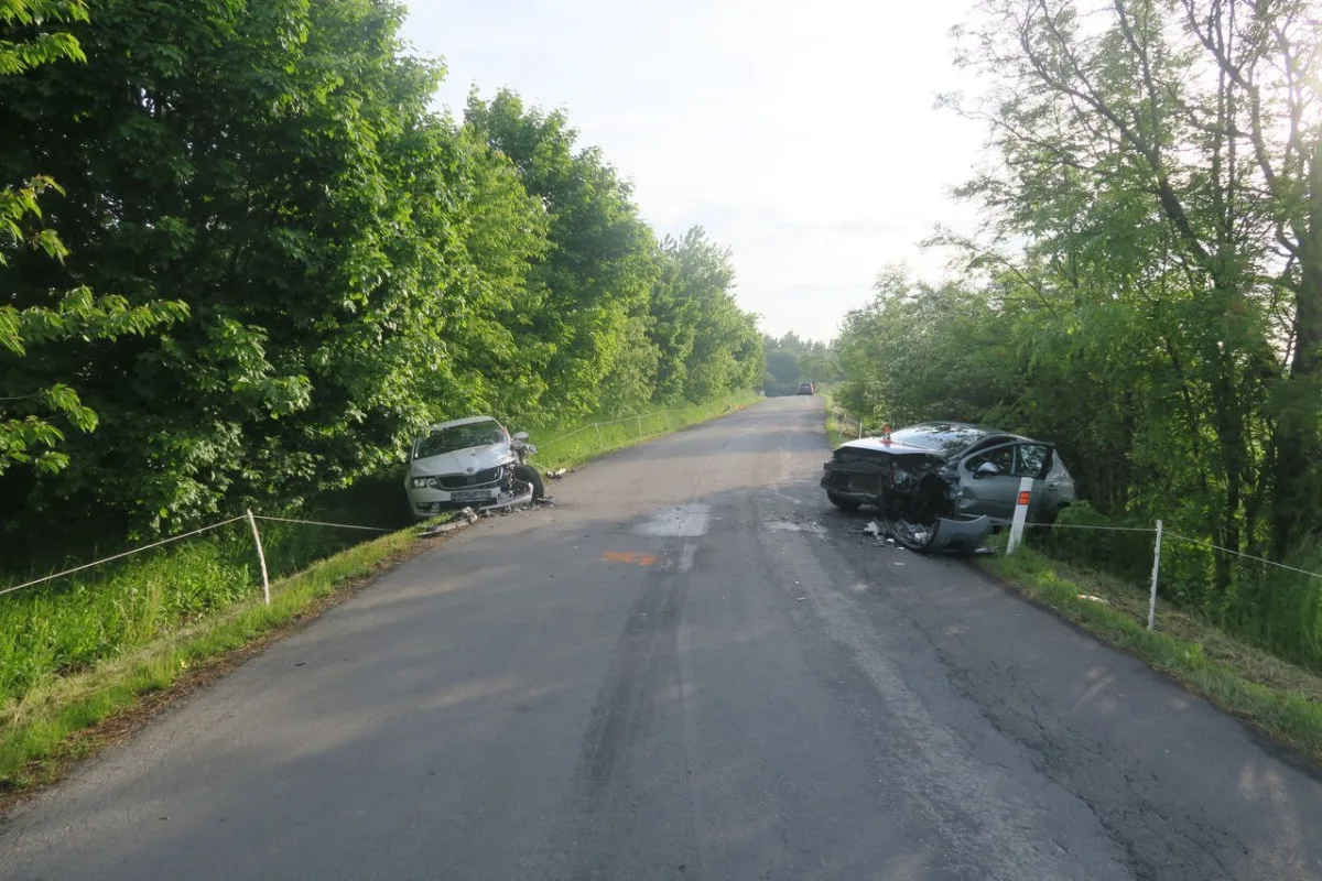 Osmnáctiletá řidička nezvládla na Šumpersku zatáčku a smetla protější auto. Je zraněná