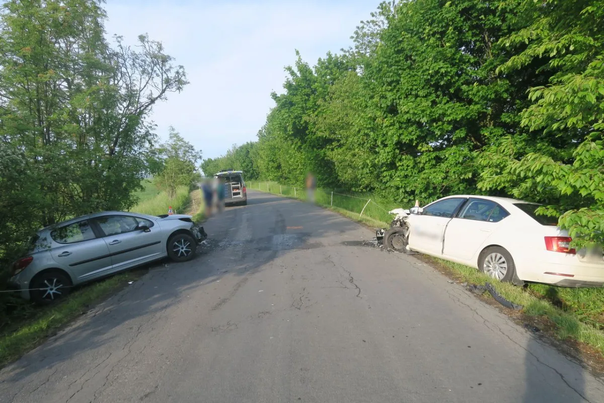 Osmnáctiletá řidička nezvládla na Šumpersku zatáčku a smetla protější auto. Je zraněná