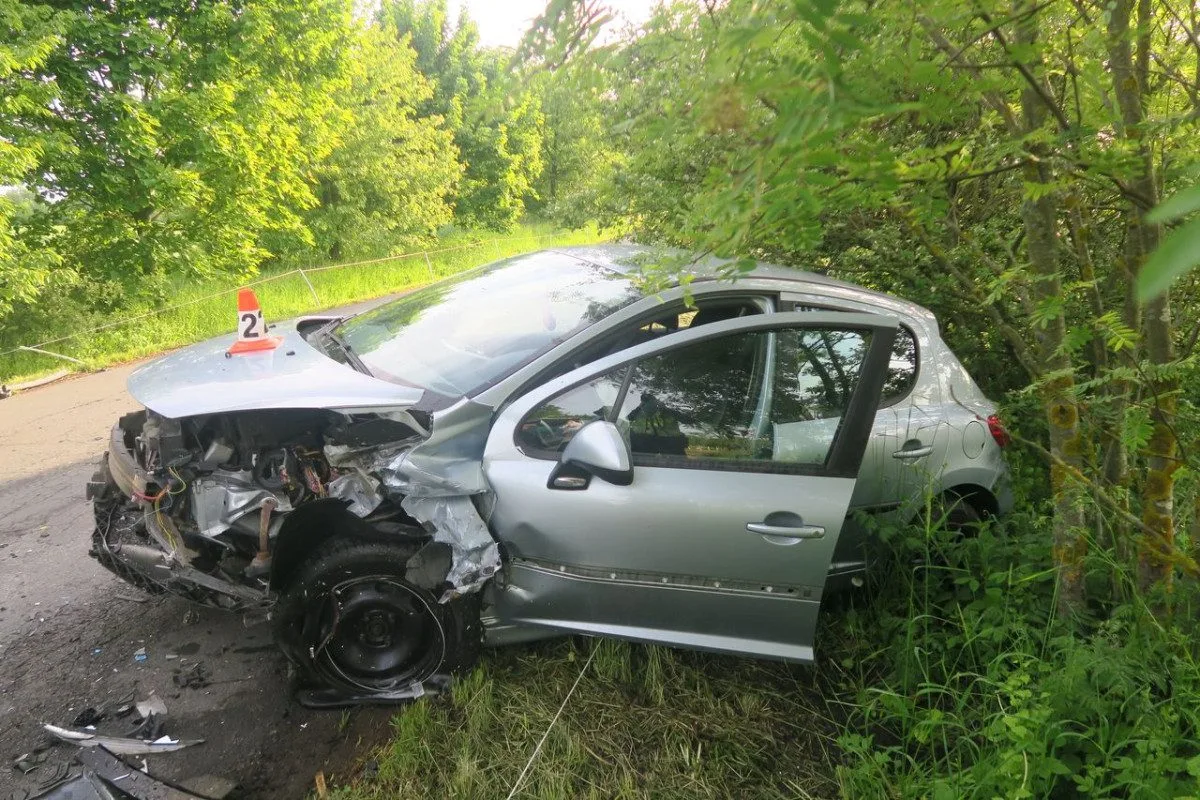 Osmnáctiletá řidička nezvládla na Šumpersku zatáčku a smetla protější auto. Je zraněná
